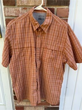 Arrow Traveler Men’s L Short Sleeve Button Down Orange White Plaid Shirt Pockets